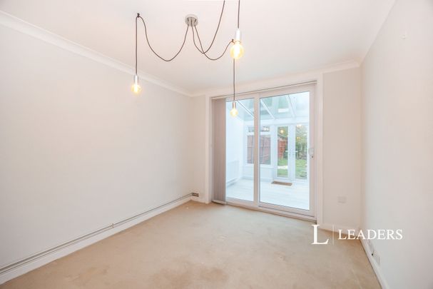 3 bedroom house to rent Invergordon Avenue, Drayton, Portsmouth, Hampshire, PO6 - Photo 1