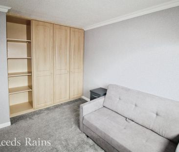 3 bedroom end of terrace house to rent - Photo 4