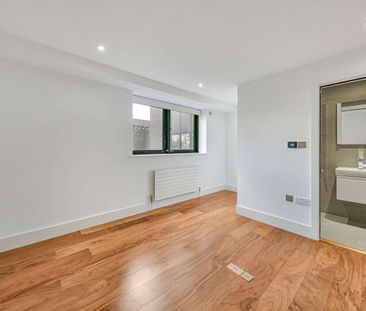 Lateral 3 bedroom apartment with on-site porterage and off street parking - Photo 6