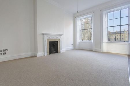 2 Bed Flat - Photo 3