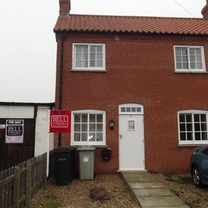 1 bedroom semi-detached house to rent - Photo 2