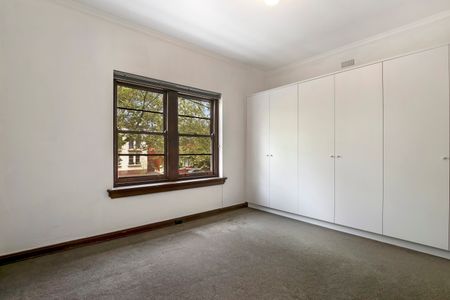 Edwardian Meets Federation In Parkville - Photo 2