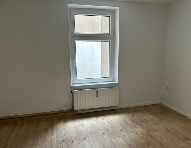 Großzügige sanierte 2,5 Zimmer Wohnung ab sofort frei. - Photo 1