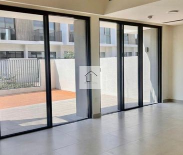 Spacious 3BR + Maid | Single Row | Ready To Move - Photo 2