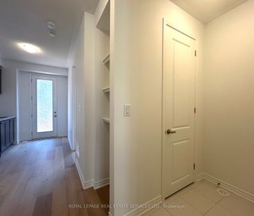 Townhouse For Lease | W8115836 - Photo 4