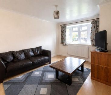 3 bedroom end of terrace house to rent - Photo 1