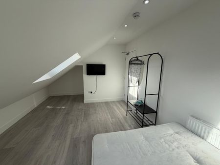 1 Bed Flat, Hill House Road, SW16 - Photo 2