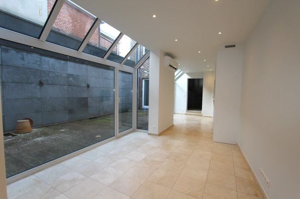 GELIJKVLOERS APPARTEMENT IN HET CENTRUM - Photo 1