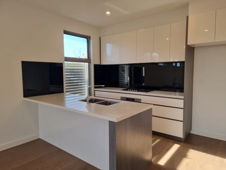 1/6 Prince Edward Avenue, McKinnon VIC 3204 - Townhouse For Rent | Domain - Photo 5