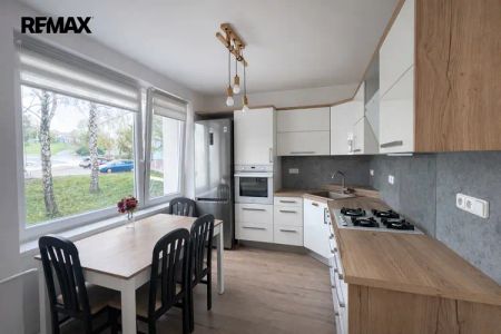 Prostorný byt 2+1 s balkonem v klidné části Bučovic - Fotografie 4