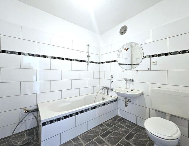 2,5-Zimmer-Wohnung mit Balkon und Fernwärme – Hoch hinaus über Duisburg! - Foto 1