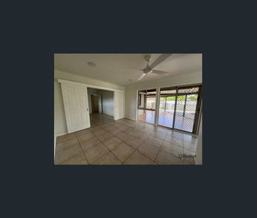 BEACHSIDE LIVING IN THE HEART OF PALM BEACH – POOL, SPACE & LOCATION! - Photo 1