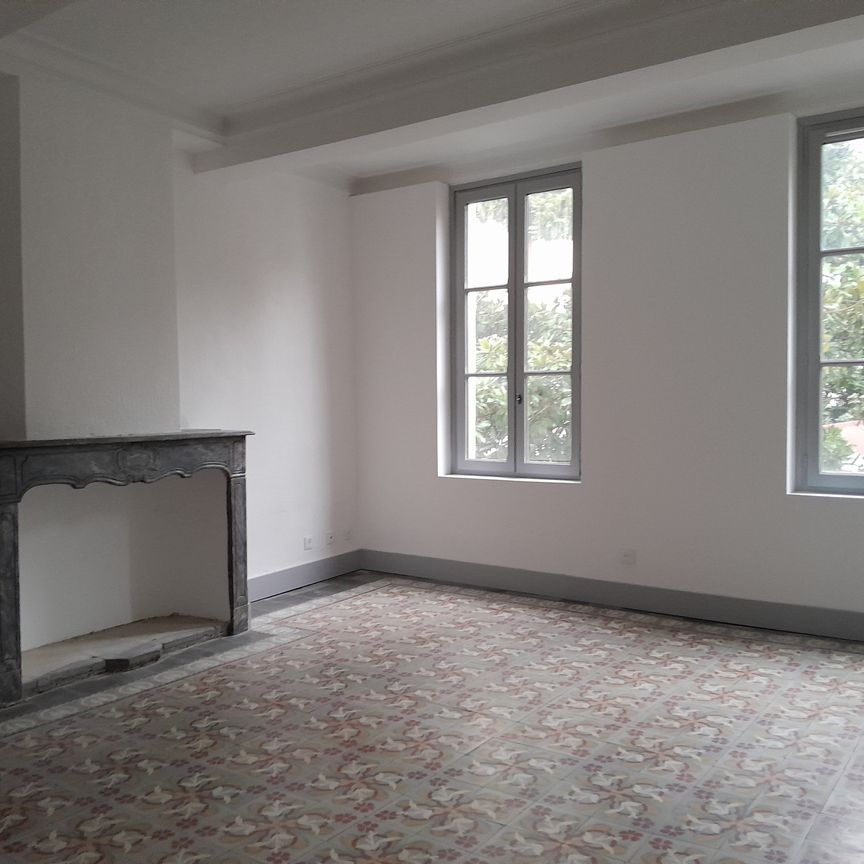 Location Appartement 4 pièces 86m² NIMES 30000 - Photo 1
