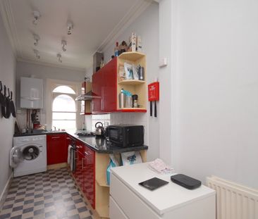 2 Bed Flat, Harbut Road, SW11 - Photo 1