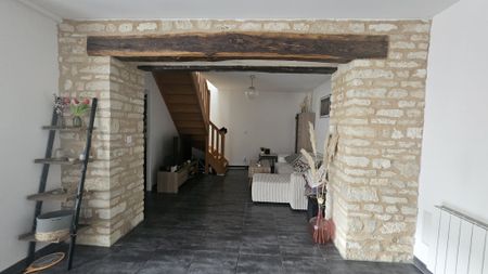 Location Appartement 4 pièces 110m² NEUVILLE DE POITOU 86170 - Photo 3