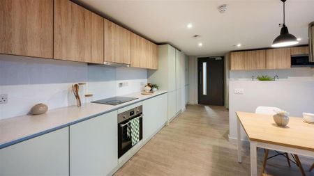 1 bedroom in a flat share to rent - Photo 2