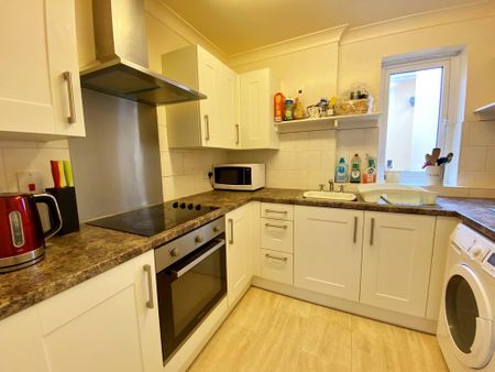 1 bedroom in a house share to rent - Photo 5