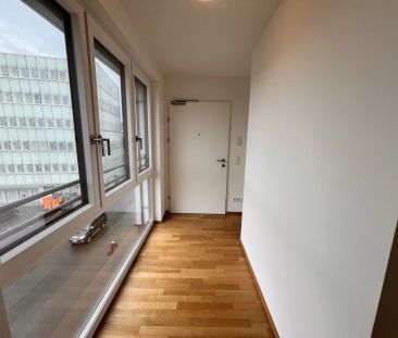 Moderne und helle 4 Zimmer Wohnung mit Balkon in zentraler Lage in ... - Foto 2