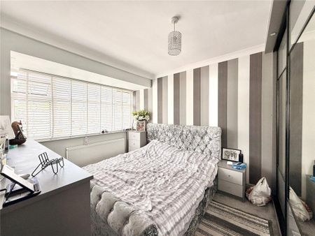 4 bedroom semi-detached house to rent - Photo 4