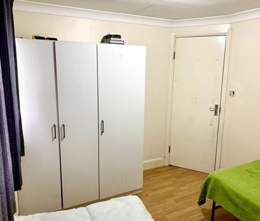 Room in a Shared House, Grove Green Road, E11 - Photo 4