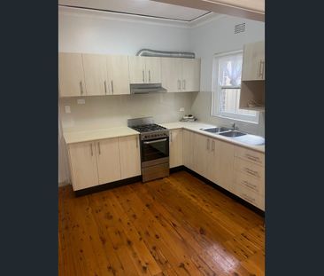 Part House in sought after location - Photo 3