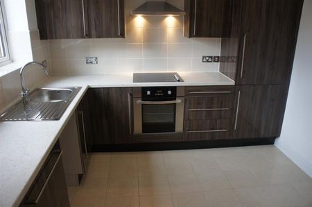 3 bedroom House To Let - Photo 3