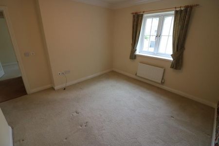 4 bedroom semi-detached house to rent - Photo 4