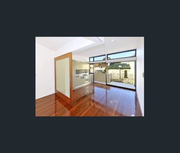 Well designed and conveniently located apartment - Photo 5