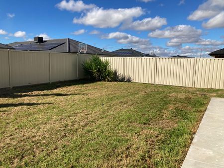 Modern Family Home North Shepparton - Photo 3