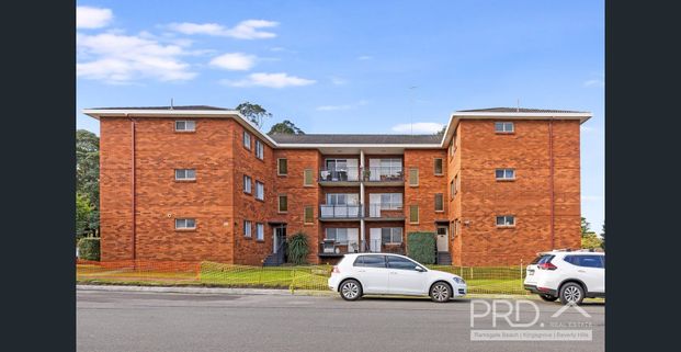 CHARMING ONE-BEDROOM UNIT - Photo 1
