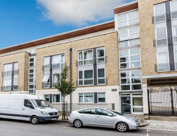 Spacious two bedroom property set on the third floor of a private development - Photo 1