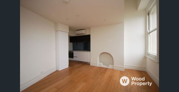 The Perfect Blend of Style and Comfort in a Studio - Photo 1