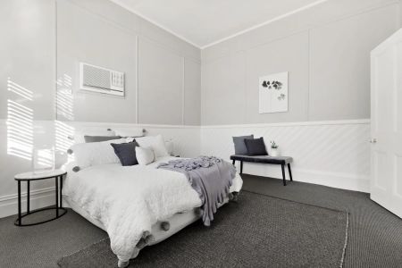 MODERN LIVING - Photo 4