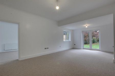 3 bedroom detached bungalow to rent - Photo 2