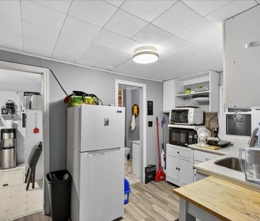 For Lease - 881 Clifton Boulevard, Innisfil, Ontario - Photo 1