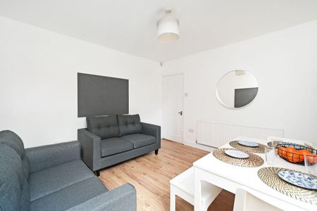 4 bedroom terraced house to rent - Photo 2