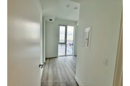 1007 The Queensway W #814 - Photo 2