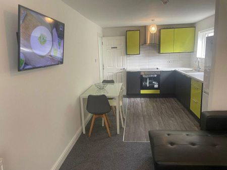 4 bedroom apartment to rent - Photo 5
