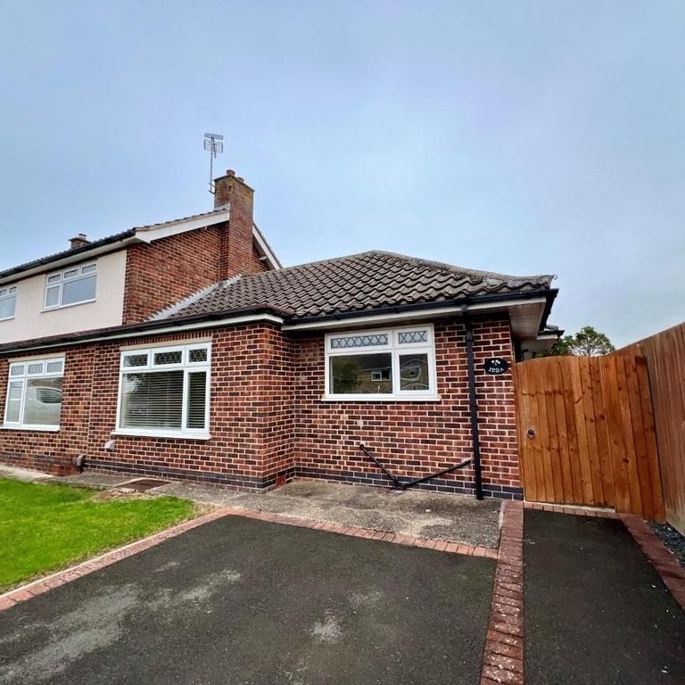1 bedroom semi-detached bungalow to rent - Photo 1