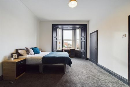 1 bedroom in a house share to rent - Photo 3