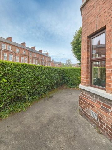 Great 5 Bedroom Student House, 8 University Avenue, BT71GY, Belfast - Photo 3