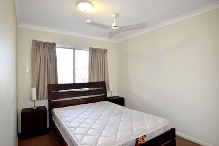 BREAK LEASE :: SELF CONTAINED APARTMENT - GLADSTONE CBD - Photo 3