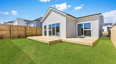 Brand new 3 bedroom and 2 bathroom house in Pokeno - Photo 4