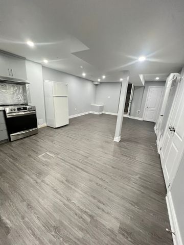 For Lease - 86 Queen Mary Drive, Brampton, Ontario - Photo 3