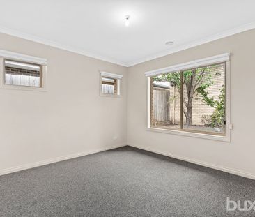 BRILLIANT BAYSIDE LIVING! - Photo 5