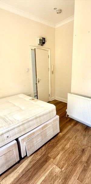 Blythe Road, Shepherds Bush, W14 - Photo 1