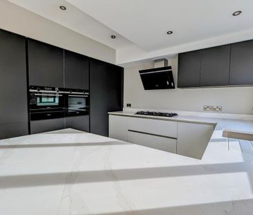 6 bedroom detached house to rent - Photo 2