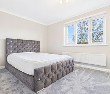 Grove Crescent, Hanworth, TW13, Feltham - Photo 5