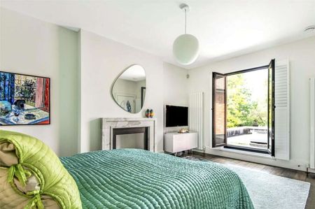 Well presented four bedroom characterful property within walking distance of Henley town centre. - Photo 5