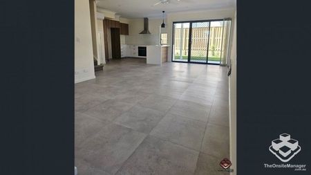 4 Bedroom Townhouse - Photo 4